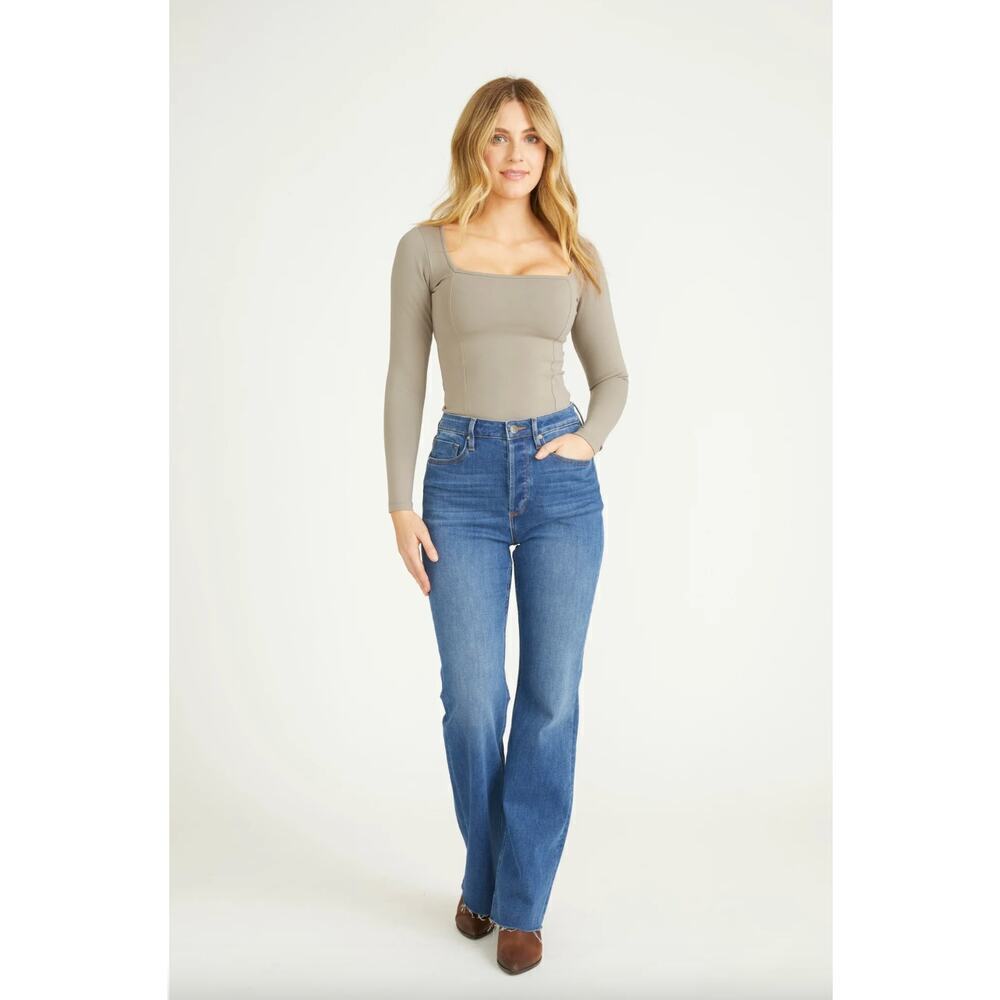 New with tags Vigoss Royce 70s Stovepipe Boot Stretch fit Jeans SZ 31